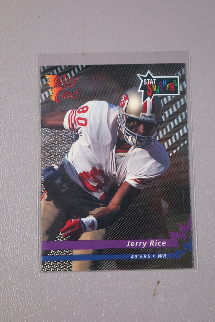 JERRY RICE CARD: A 1993 WILD CARD STAT SMASHER JERRY RICE INSERT. NEAR MINT OR BETTER CONDITION.