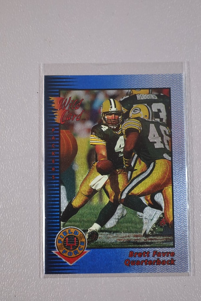 BRETT FAVRE CARD: A 1993 WILC CARD CHROME FIELD FORCE BRETT FAVRE INSERT. NEAR MINT OR BETTER CONDITION.