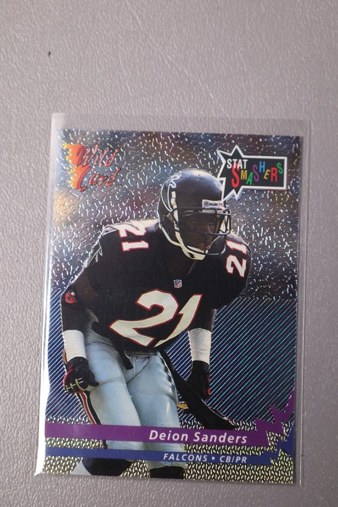 DEION SANDERS CARD: A 1992 WILD CARD STAT SMASHER INSERT CARD. NEAR MINT OR BETTER CONDITION.