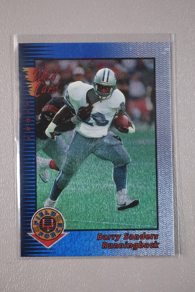 BARRY SANDERS CARD: A 1993 WILD CARD CHROME FIELD FORCE INSERT CARD. NEAR MINT OR BETTER CONDITION.
