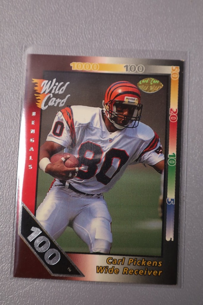 CARL PICKENS ROOKIE: A 1992 WILD CARD 100 STRIPE SHORT PRINT PARALLEL CARD. NEAR MINT OR BETTER CONDITION.