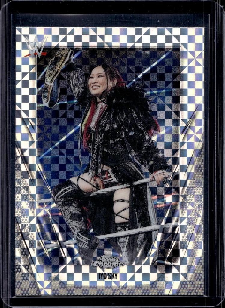 IYO SKY 2025 TOPPS CHROME WWE XFRACTOR (1 of 1)