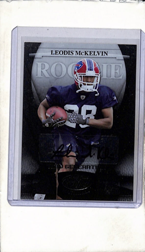 LEODIS MCKELVIN 2008 LEAF CERTIFIED AUTOGRAPH ROOKIE CARD: 760/999. NEAR MINT OR BETTER CONDITION