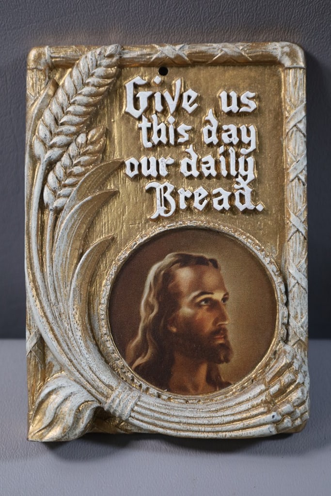 VINTAGE JESUS WALL ART: A VINTAGE JESUS CHALKWARE DAILY BREAD WALL ART PIECE. VERY GOOD CONDITION. 4" X 5.5"