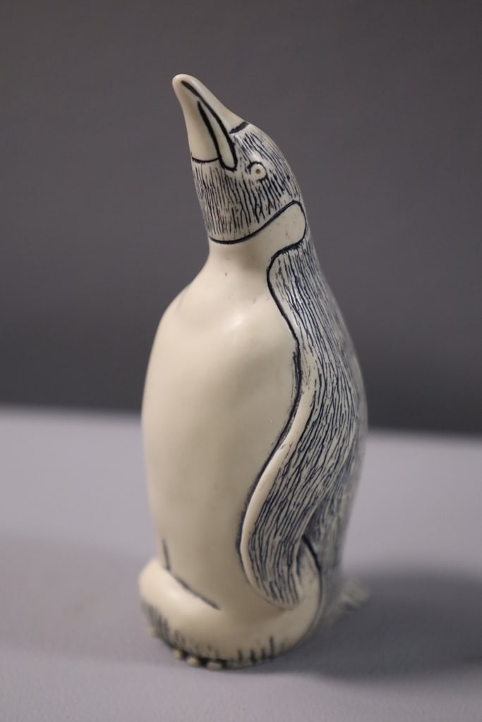 SCRIMSHAW: A VINTAGE SCRIMSHAW PENGUIN FIGURE. VERY GOOD CONDITION. 3.5"