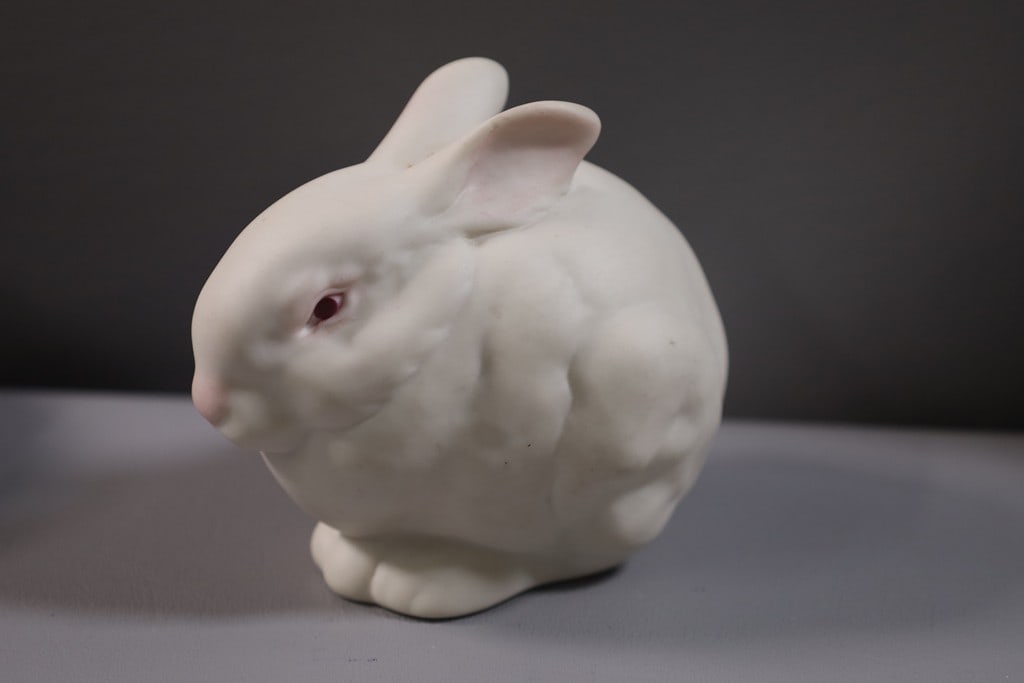 CYBIS RABBIT: A PORCELAIN CYBIS MR. SNOWBALL RABBIT FIGURE. VERY GOOD CONDITION. 3.5"
