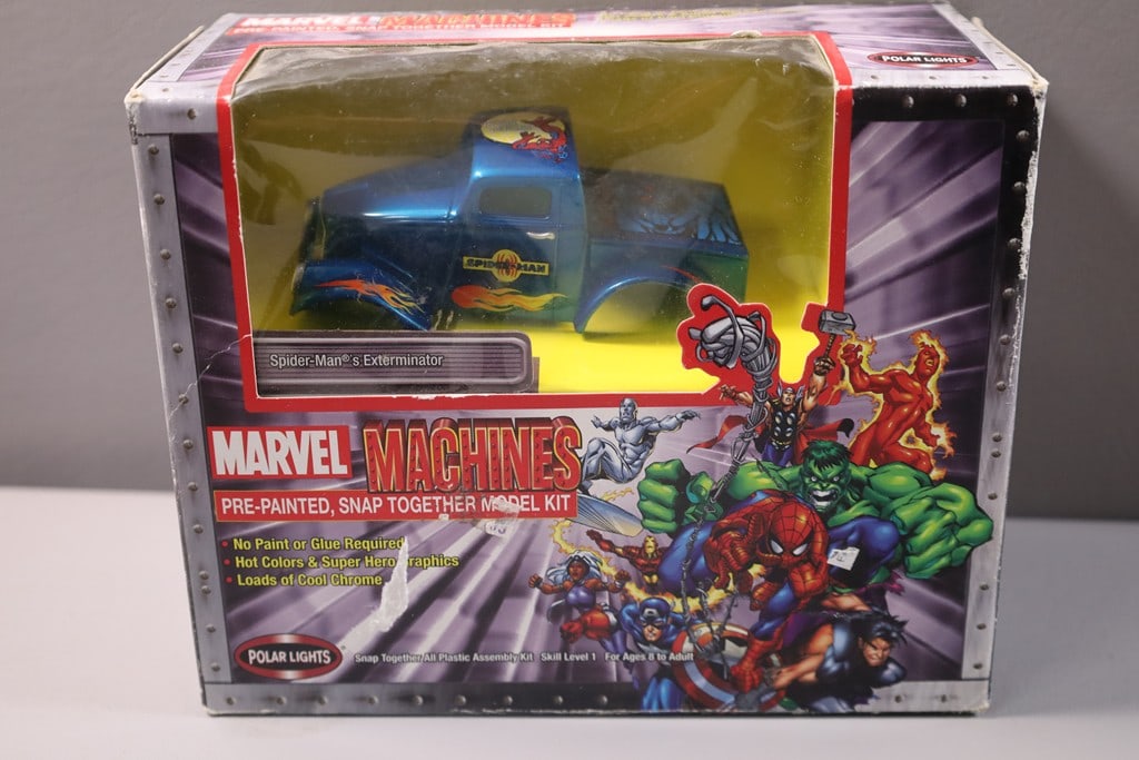SPIDER-MAN CAR: A SPIDER-MAN MARVEL MACHINES MODEL CAR. BRAND NEW.