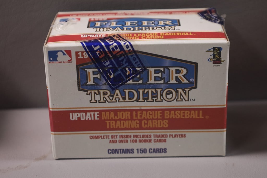FLEER SET: A 1999 FLEER UPDATE SET SEALED.