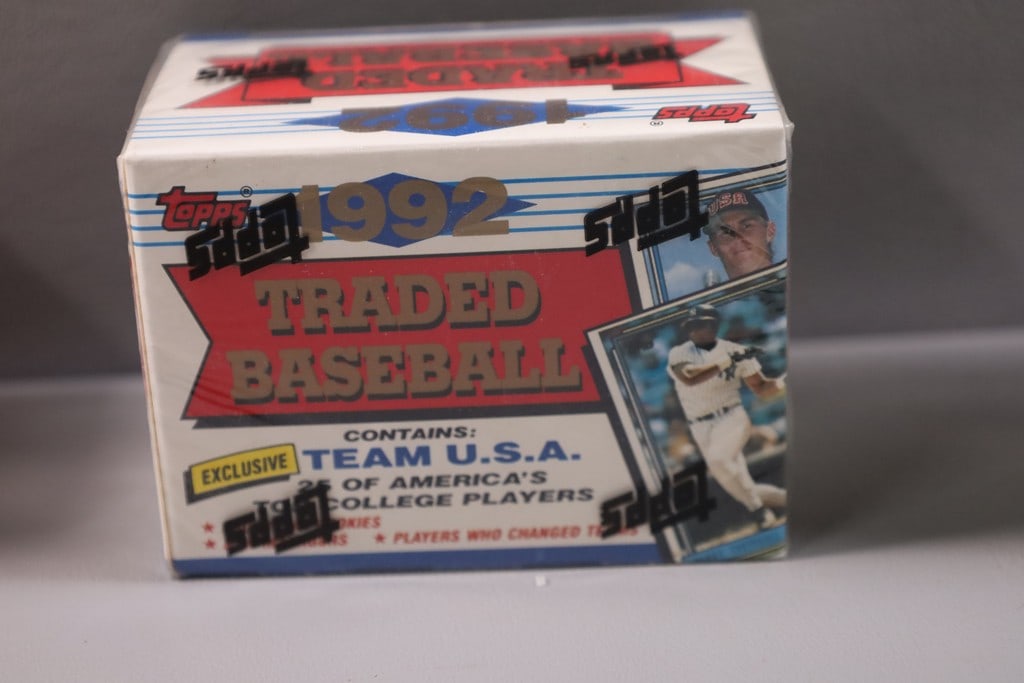 TOPPS TRADED SET: A 1992 TOPPS TRADED SET SEALED.