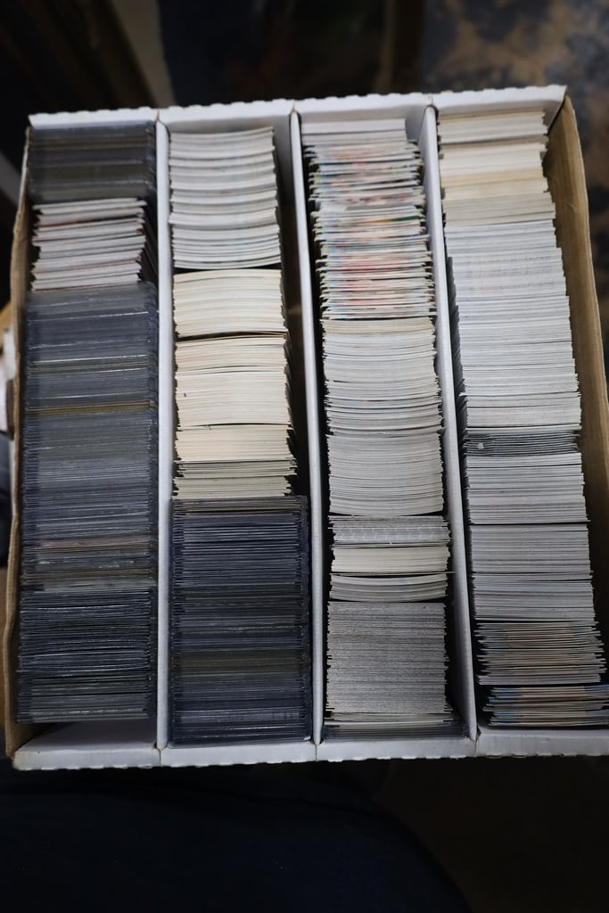 SPORTS CARDS: A 4 ROW BOX OF SPORTS CARDS.