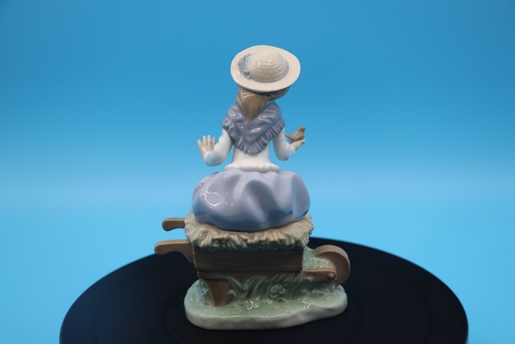 LLADRO FIGURE - 2