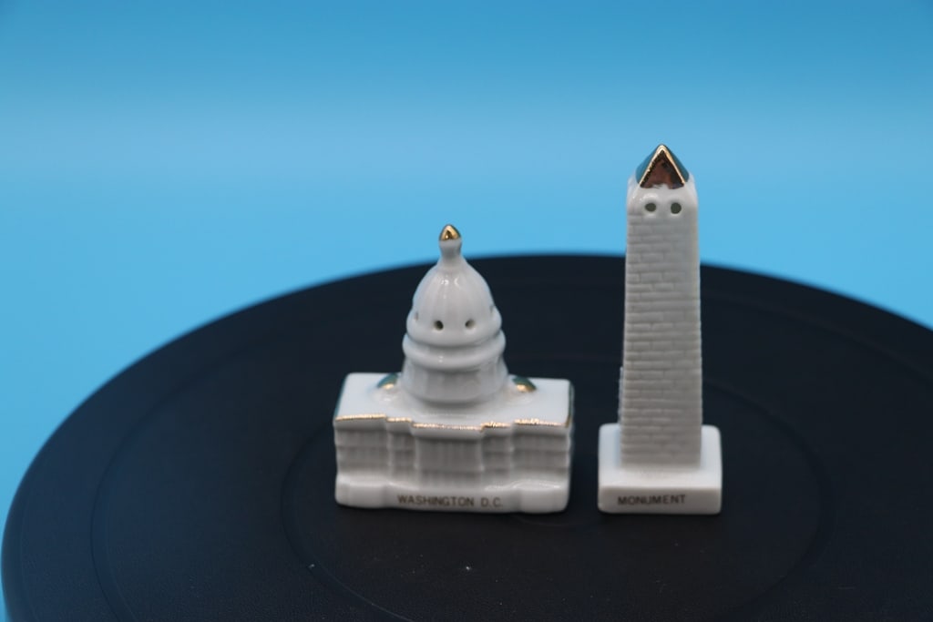 SALT AND PEPPER SET - 2