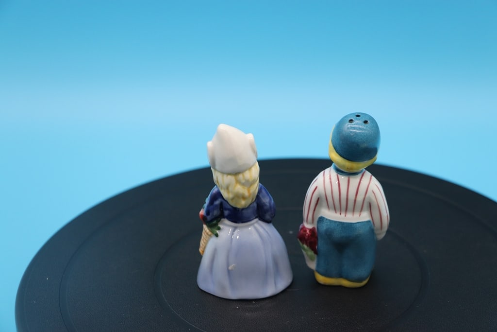 SALT AND PEPPER SET - 2