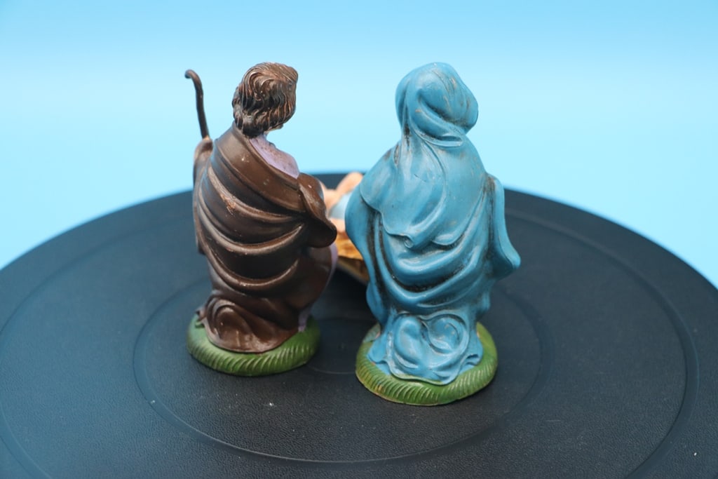 VINTAGE NATIVITY FIGURES - 2