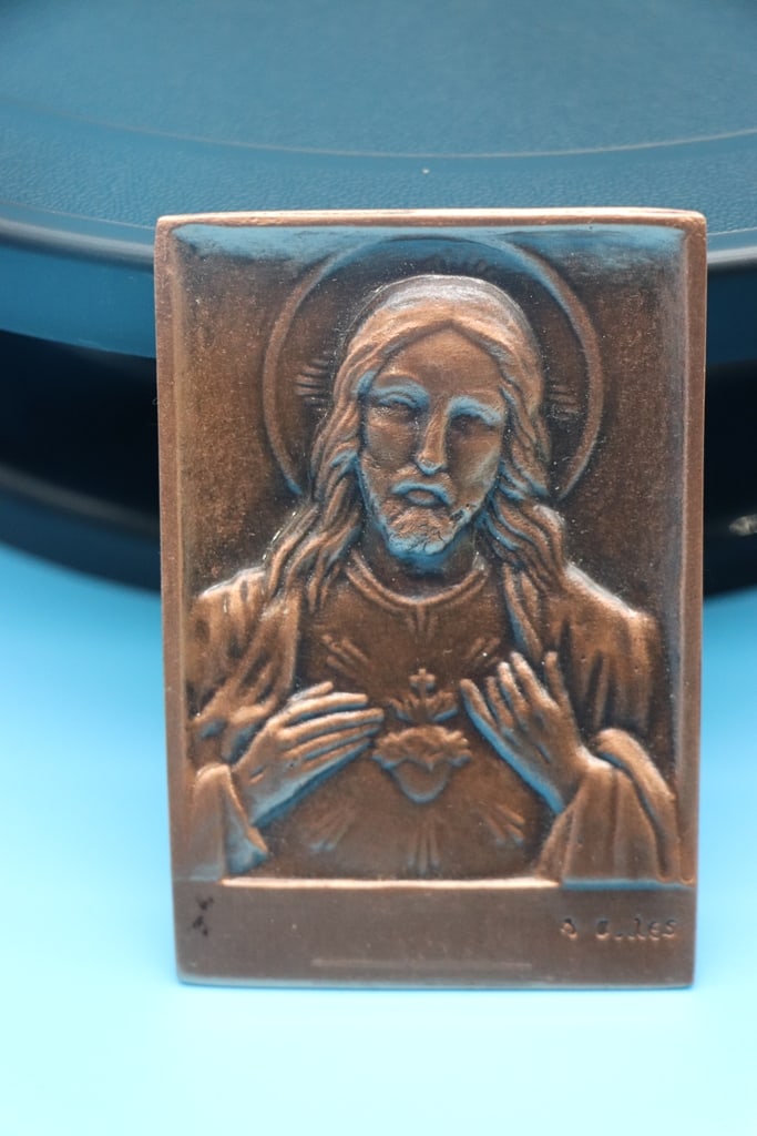 ALBERT GILLES COPPER ART: A VINTAGE ALBERT GILLES COPPER JESUS WALL ART. VERY GOOD CONDITION. 2" X 3"