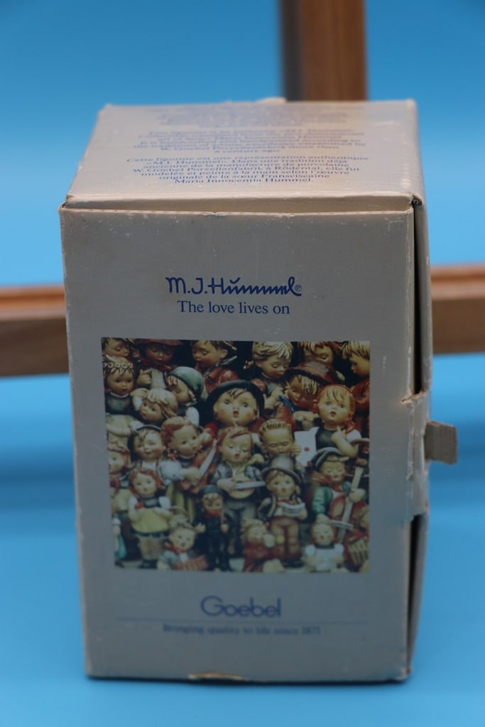 VINTAGE HUMMEL: A VINTAGE HUMMEL FIGURE TITLED BIRTHDAY CAKE. VERY GOOD CONDITION.