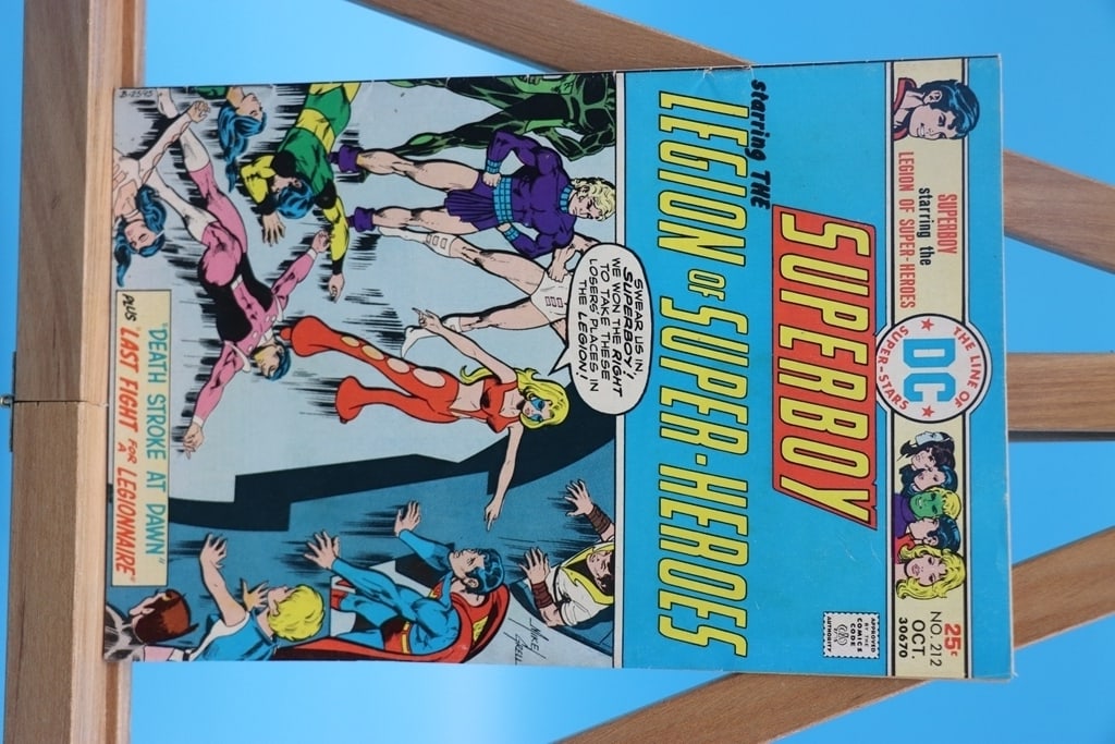 VINTAGE DC COMIC: A VINTAGE SUPERBOY STARRING THE LEGION OF SUPERHEROES #212 VINTAGE COMIC. GOOD CONDITION.