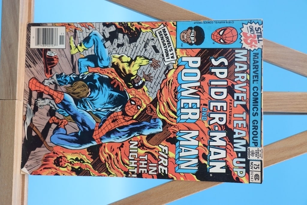VINTAGE MARVEL COMIC: A VINTAGE MARVEL TEAM-UP SPIDER-MAN AND POWERMAN COMIC. GOOD CONDITION.