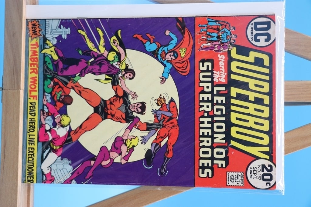 VINTAGE DC COMIC: A VINTAGE SUPERBOY FEATURING THE LEGION OF SUPERHEROES #197 COMIC. GOOD CONDITION.