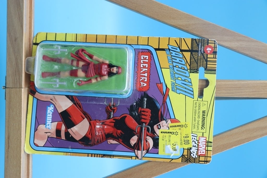 MARVEL TOY: A MARVEL LEGENDS ELEKTRA TOY. BRAND NEW. BOX MAY HAVE CONDITION ISSUES BUT ITEM IS SEALED.