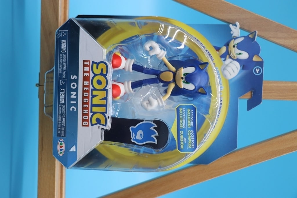 SONIC TOY: A SONIC THE HEDGEHOG 2021 JAKKS TOY. BRAND NEW. BOX MAY HAVE CONDITION ISSUES BUT ITEM IS SEALED.