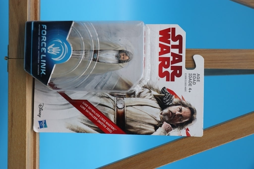 STAR WARS TOY: A STAR WARS 2017 LUKE SKYWALKER WITH FORCE LINK TOY. BRAND NEW. BOX MAY HAVE CONDITION ISSUES BUT ITEM IS SEALED.
