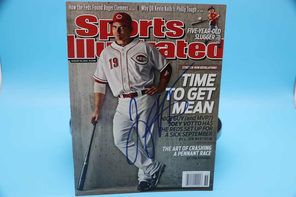 JOEY VOTTO AUTOGRAPH: A SIGNED JOEY VOTTO SPORTS ILLUSTRATED MAGAZINE. VERY GOOD CONDITION.