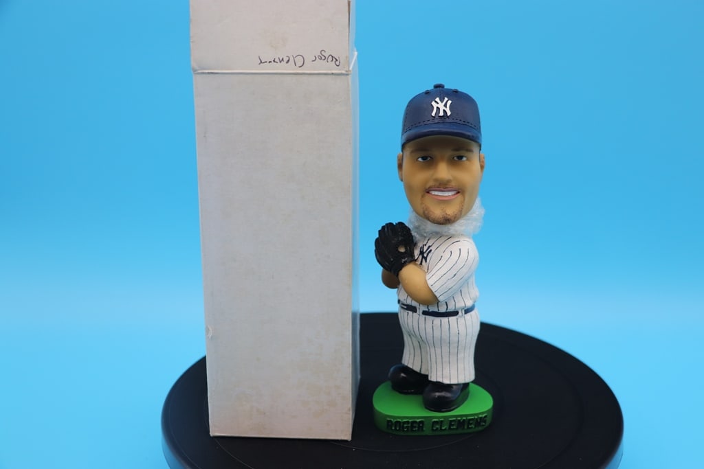 ROGER CLEMENS BOBBLE: A NEW YORK YANKEES ROGER CLEMENS BOBBLEHEAD. VERY GOOD CONDITION.