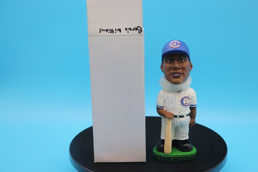 BERNIE WILLIAMS BOBBLE: A COLUMBUS CLIPPERS (YANKEES AAA) BERNIE WILLIAMS BOBBLEHEAD. VERY GOOD CONDITION.