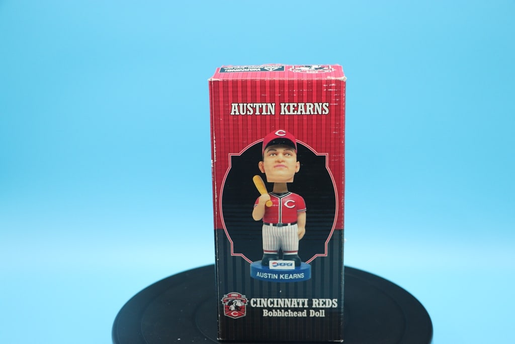 AUSTIN KEARNS BOBBLE: A CINCINNATI REDS AUSTIN KEARNS SGA BOBBLEHEAD. VERY GOOD CONDITION.