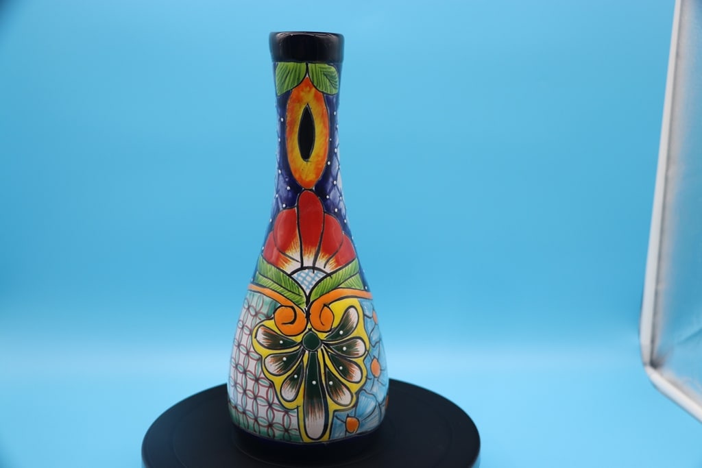 MEXICAN POTTERY: A SIGNED TALAVERA MEXICAN POTTERY HAND PAINTED VASE. EXCELLENT CONDITION. 12.5"