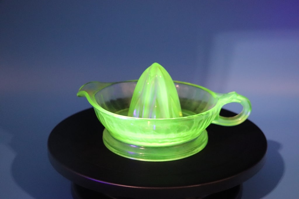VINTAGE URANIUM GLASS (1 of 1)