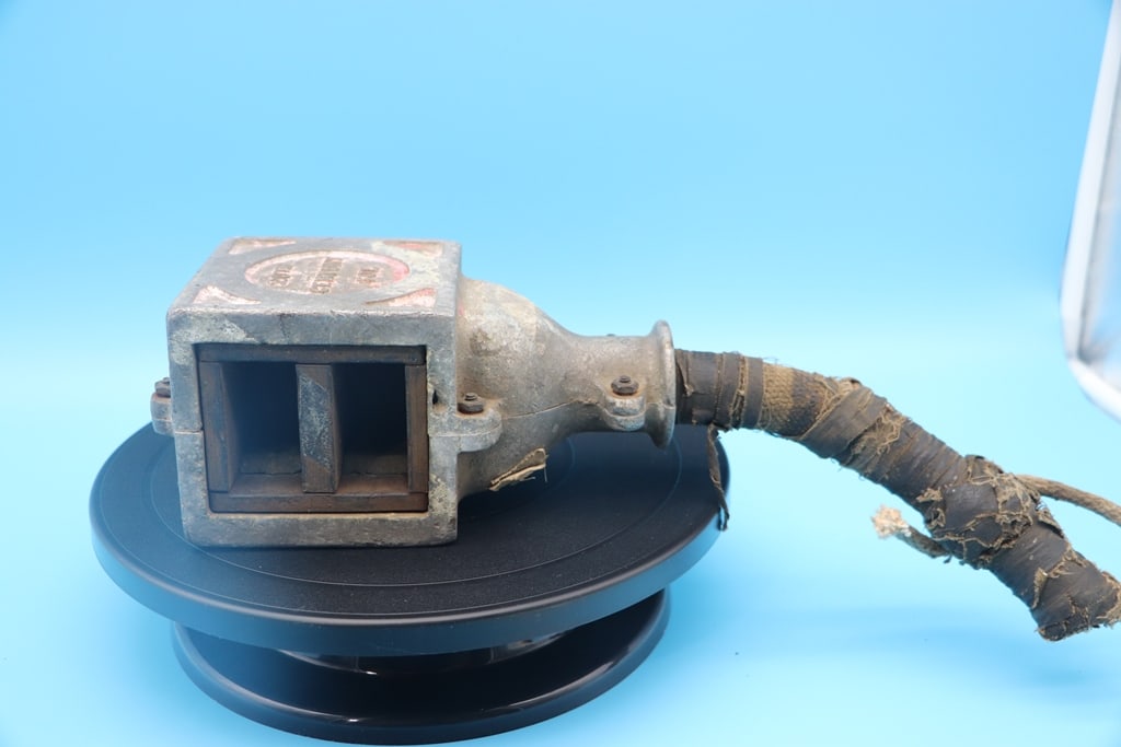 ANTIQUE HOLLYWOOD: AN ANTIQUE 20TH CENTURY FOX MOVIE CAMERA OR LIGHTS POWER BOX. RARE HOLLYWOOD MEMORABILIA.