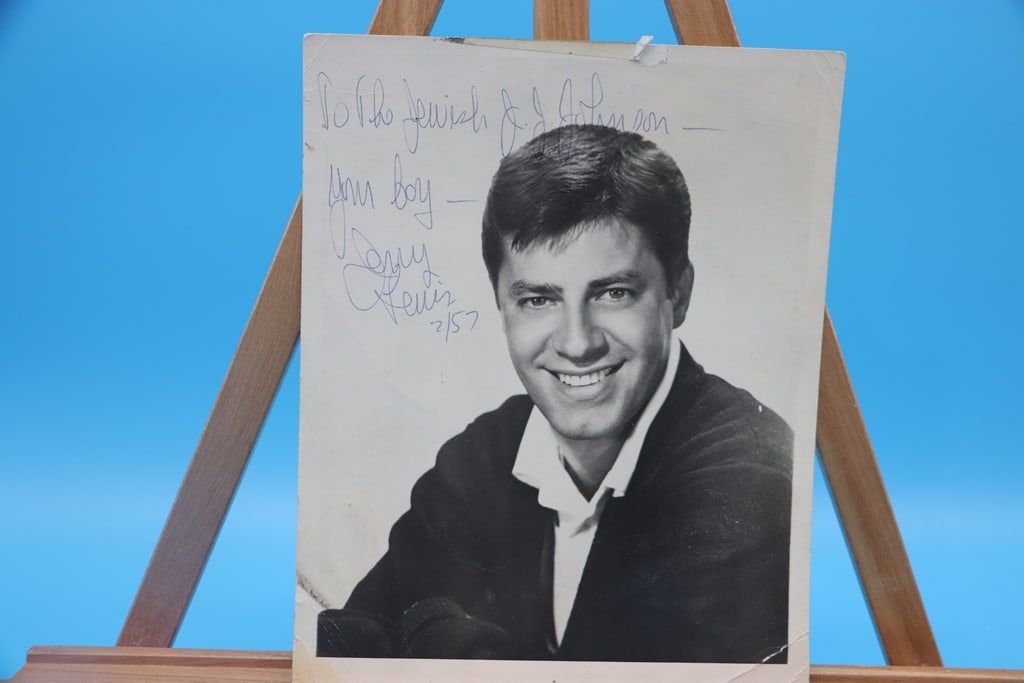 JERRY LEWIS AUTOGRAPH: A SIGNED, DATED AND INSCRIBED PHOTO FROM 1957 OF HOLLYWOOD LEGEND JERRY LEWIS. GOOD CONDITION.