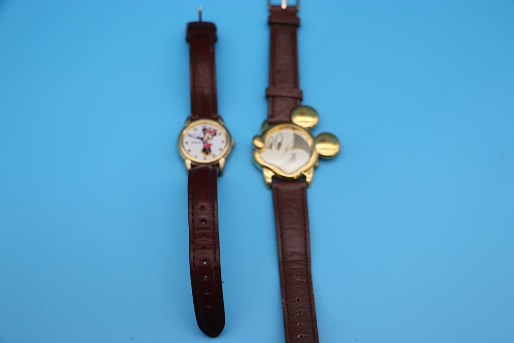 DISNEY WATCHES: A PAIR OF DISNEY WATCHES WITH A MICKEY AND A MINNIE. VERY GOOD CONDITION.