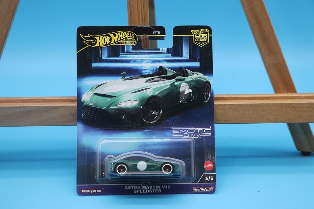 HOT WHEELS: A HOT WHEELS EXOTIC ENVY ASTON MARTIN V12 SPEEDSTER CAR. BRAND NEW
