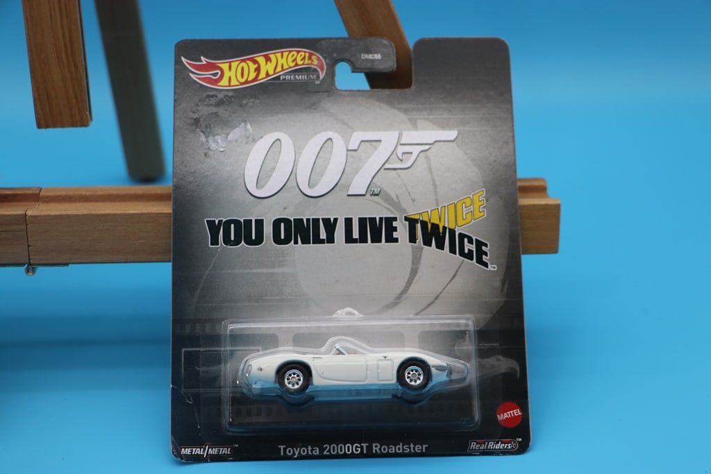 HOT WHEELS: A HOT WHEELS JAMES BOND 007 YOU ONLY LIVE TWICE TOYOTA 2000 GT ROADSTER. BRAND NEW