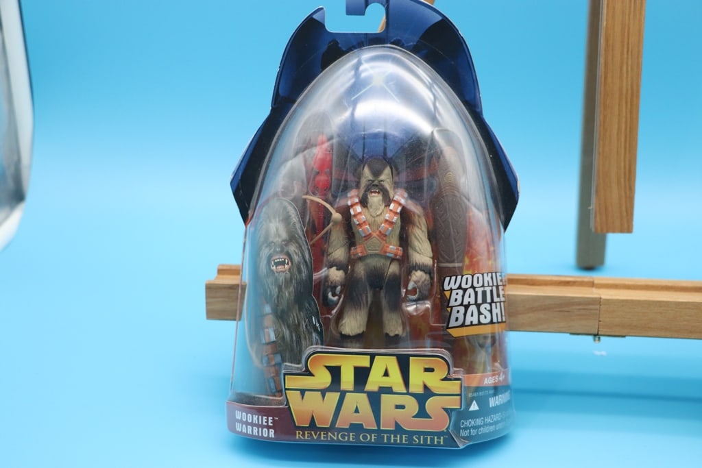 STAR WARS FIGURE: A BRAND NEW STAR WARS REVENGE OF THE SITH WOOKIE WARRIOR FIGURE.