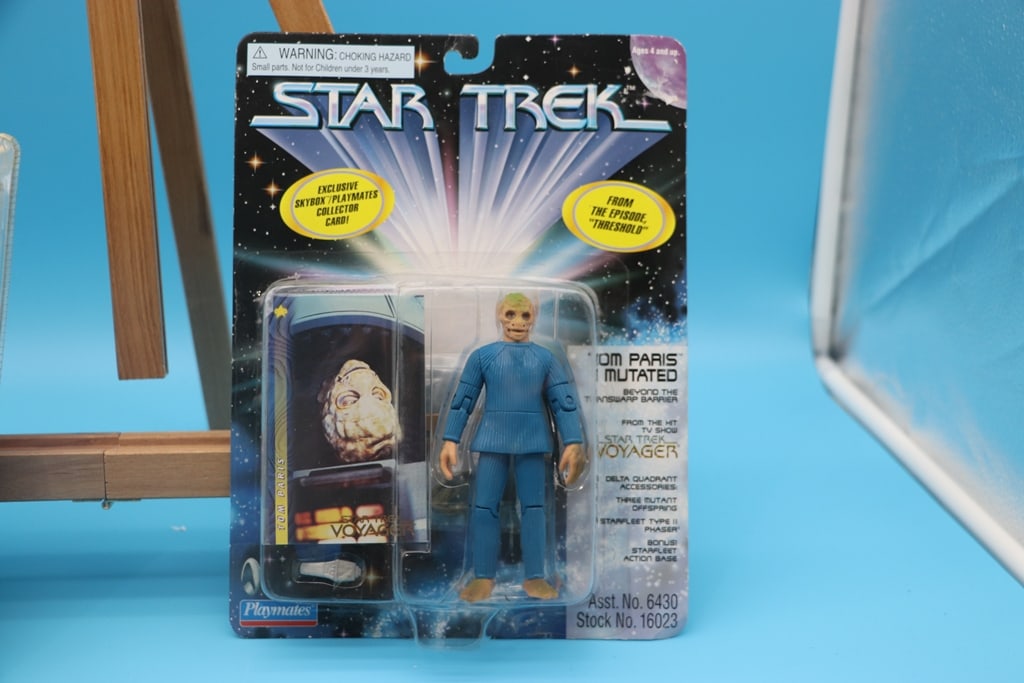 STAR TREK FIGURE: A STAR TREK VOYAGER TOM PARIS MUTATED FIGURE. BRAND NEW