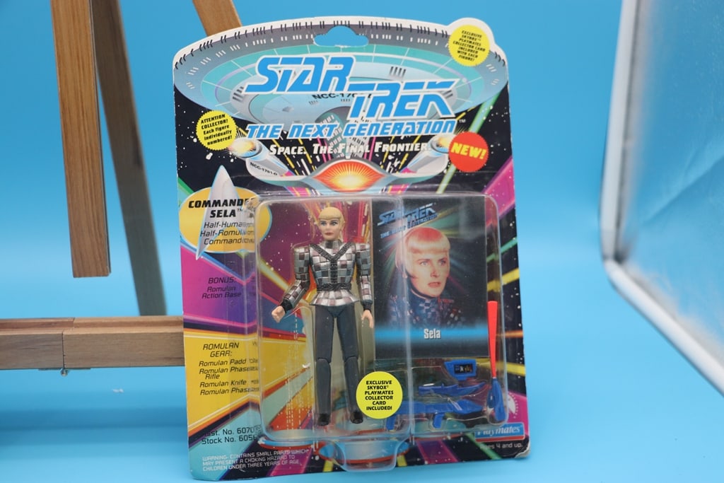STAR TREK FIGURE: A STAR TREK THE NEXT GENERATION (TNG) COMMABER SELA FIGURE. BRAND NEW