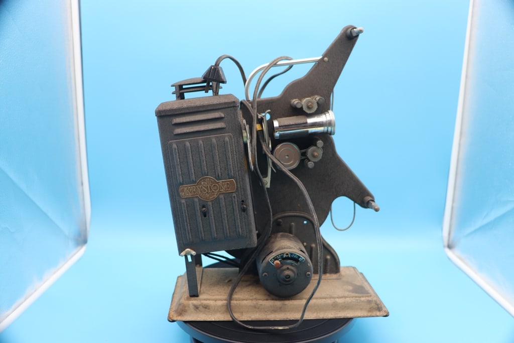 VINTAGE PROJECTOR (1 of 2)
