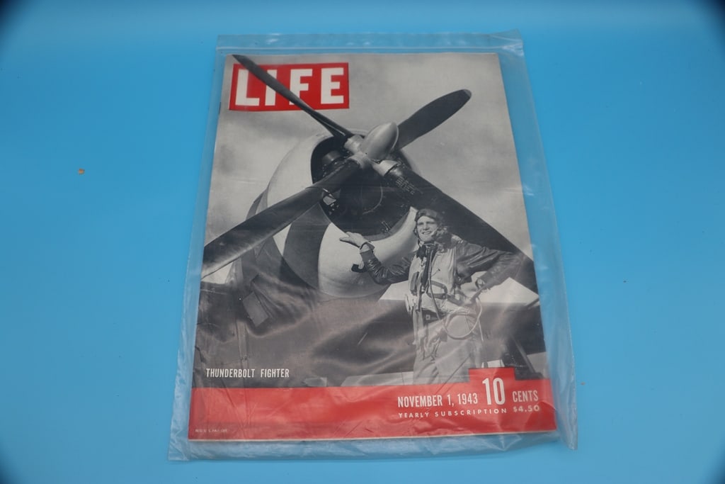 VINTAGE LIFE MAGAZINE: A 1943 LIFE MAGAZINE. GOOD CONDITION.