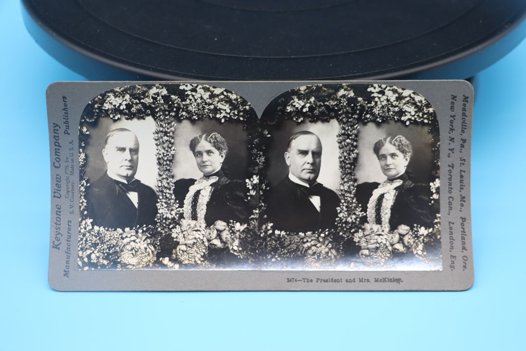 ANTIQUE STEREOSCOPE SLIDE: AN ANTIQUE 1896 KEYSTONE VIEW SLIDE OF PRESIDENT MCKINLEY AND HIS WIFE. GOOD CONDITION.