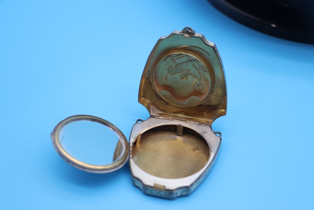 VINTAGE COMPACT - 2