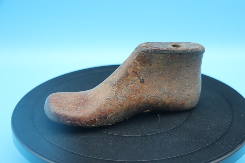 ANTIQUE SHOE FORM (1 of 1)
