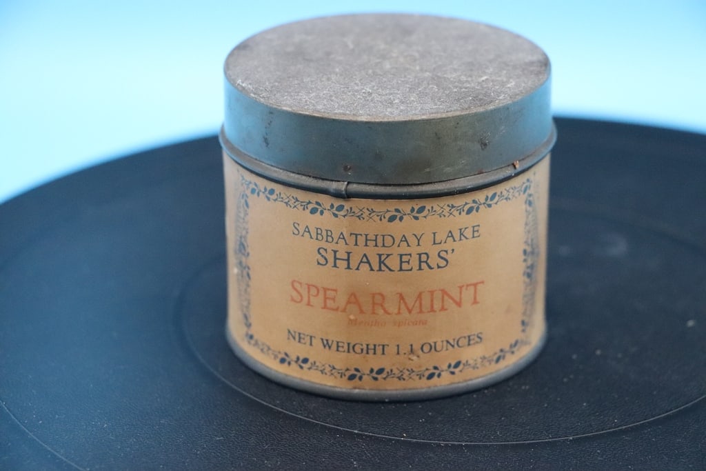 SHAKER'S TIN: A VINTAGE SHAKER'S PEPPERMINT TEA TIM FROM 1977. MARKED SABBATHDAY LAKE SHAKER'S. GOOD CONDITION