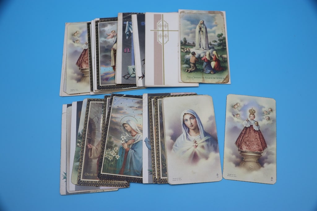 ANTIQUE RELIGIOUS: A GROUP OF ANTIQUE RELIGIOUS PRAYER CARDS FROM ITALY. VERY GOOD CONDITION.