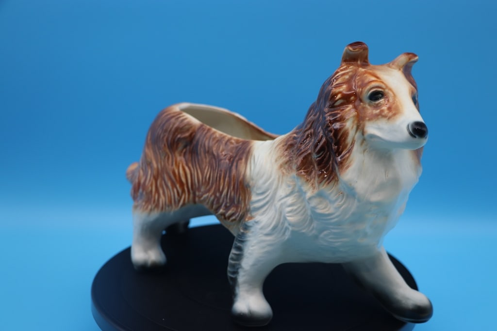 VINTAGE LASSIE PLANTER (1 of 2)