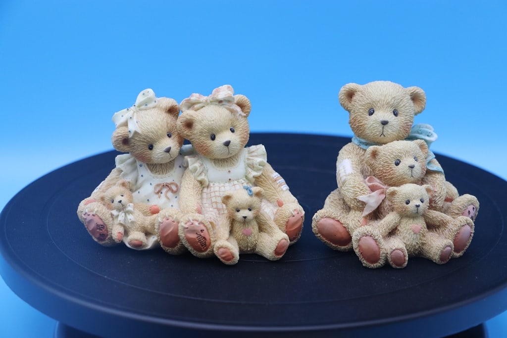 CHERISHED TEDDIES: A PAIR OF CHERISHED TEDDIES FIGURES. VERY GOOD CONDITION. 3"