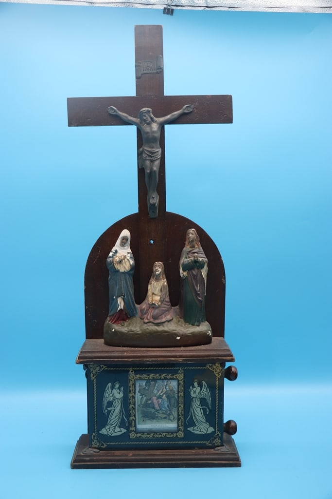 ANTIQUE RELIGIOUS ALTAR: A 1904 KOENIG BROTHERS ANTIQUE ALTAR OF THE 14 STATIONS OF THE CROSS. GOOD CONDITION. 26"
